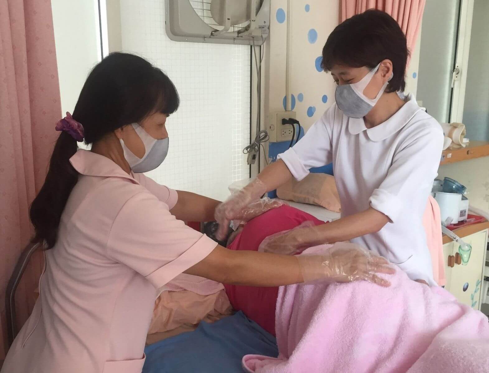 寒冬傳愛 捐助植物人安養照護工作